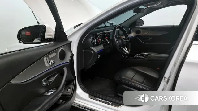 Mercedes-Benz E-Class W213 2018 Белый из Кореи, фото 2