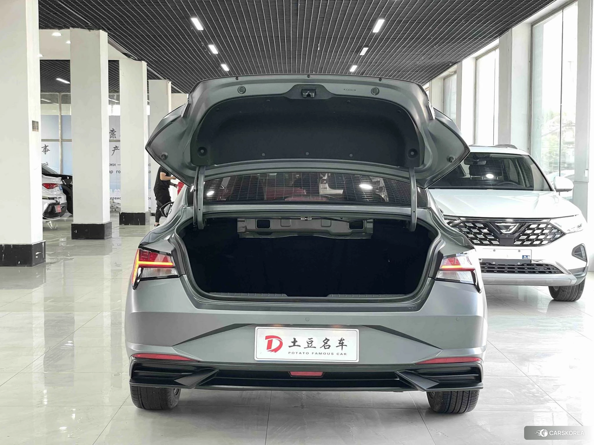 Hyundai Elantra 2022 Серебристо-серый из Китая, фото 2