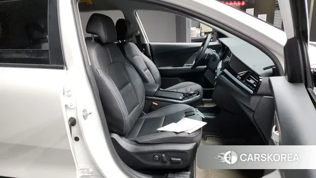 Kia Niro Plus 2023 Белый из Кореи, фото 2