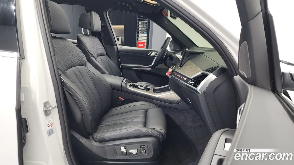 BMW X7 (G07) 2023 Белый из Кореи, фото 2