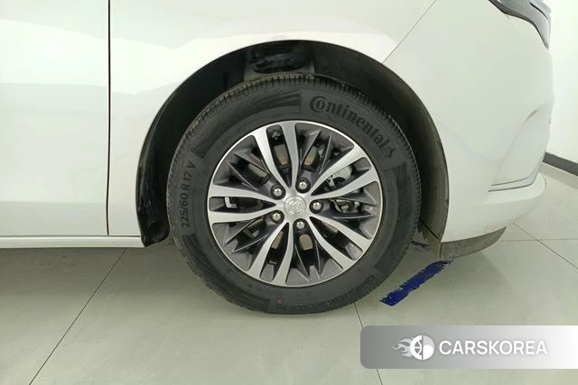 Buick GL8 2022 Белый из Китая, фото 2