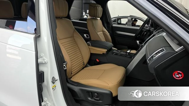 Land Rover Discovery 5 2025 Белый из Кореи, фото 2