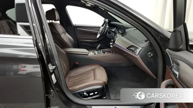 BMW 5 Series (G30) 2018 Серый из Кореи, фото 2