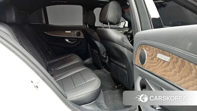 Mercedes-Benz E-Class W213 2022 Белый из Кореи, фото 2