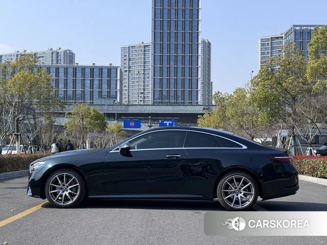 Mercedes-Benz E-class (imported) 2023 Зеленый из Китая, фото 2