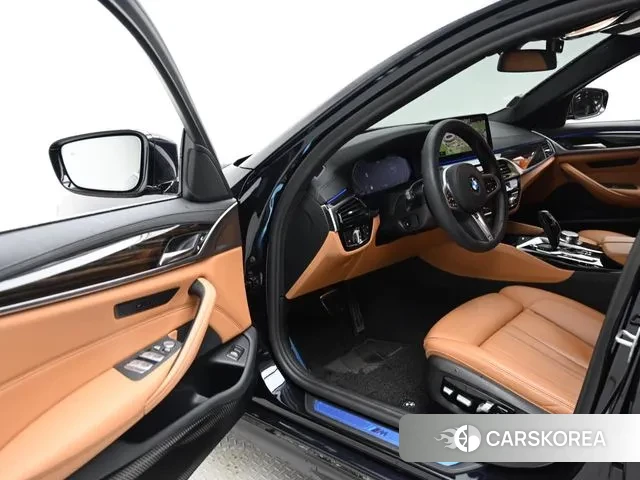 BMW 5 Series (G30) 2021 Черный из Кореи, фото 2