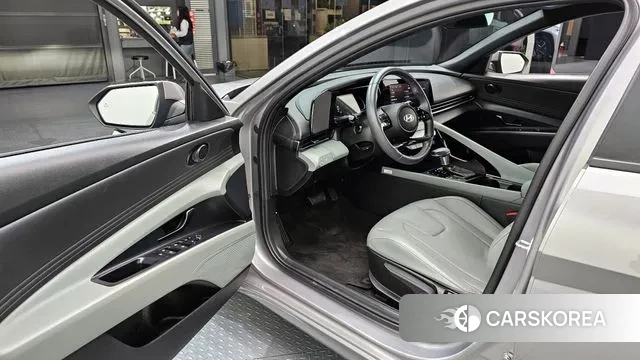 Hyundai The New Avante (CN7) 2024 Серебристо-серый из Кореи, фото 2