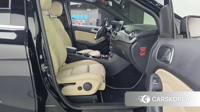 Mercedes-Benz B-Class W246 2018 Черный из Кореи, фото 2