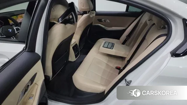 BMW 3 Series (G20) 2023 Белый из Кореи, фото 2