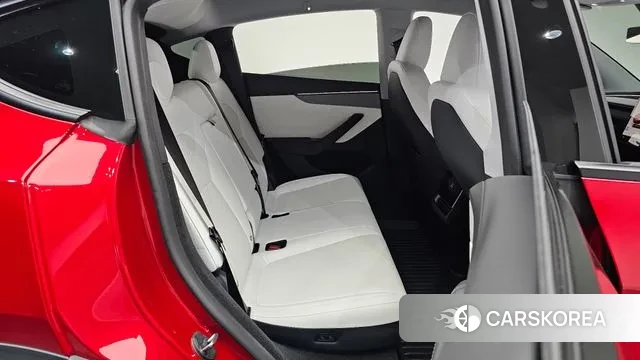 Tesla Model Y 2025 Красный из Кореи, фото 2