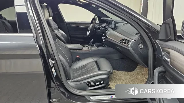 BMW 5 Series (G30) 2018 Серый из Кореи, фото 2