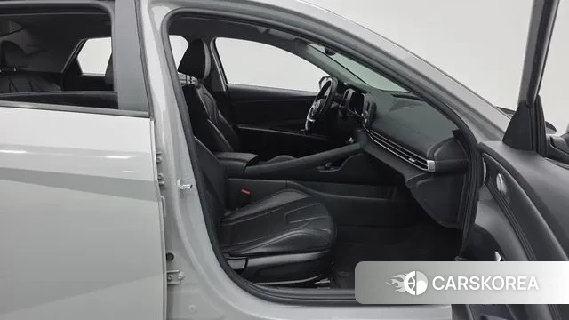 Hyundai Avante Hybrid (CN7) 2021 Серебристо-серый из Кореи, фото 2