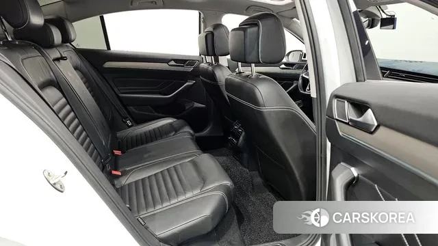 Volkswagen Passat GT (B8) 2021 Белый из Кореи, фото 2