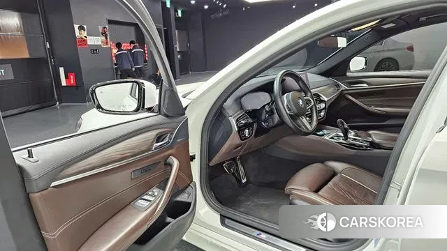 BMW 5 Series (G30) 2020 Белый из Кореи, фото 2