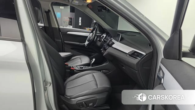 BMW X1 (F48) 2018 Серебряный из Кореи, фото 2