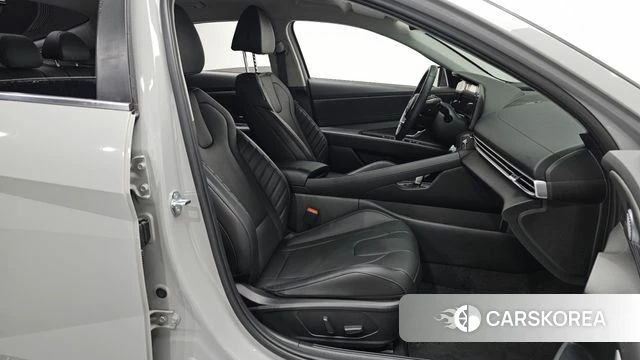 Hyundai The New Avante (CN7) 2023 Серебристо-серый из Кореи, фото 2