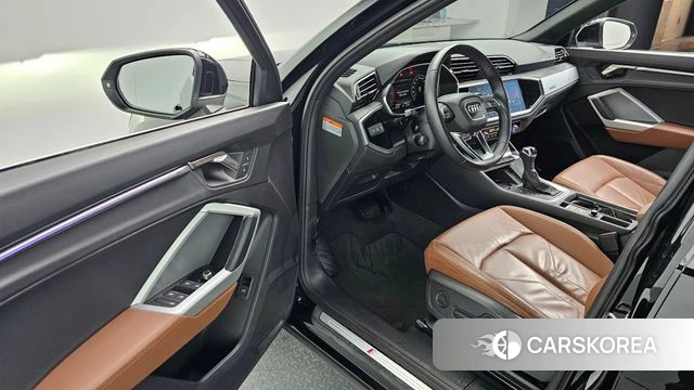 Audi Q3 (F3) 2023 Черный из Кореи, фото 2