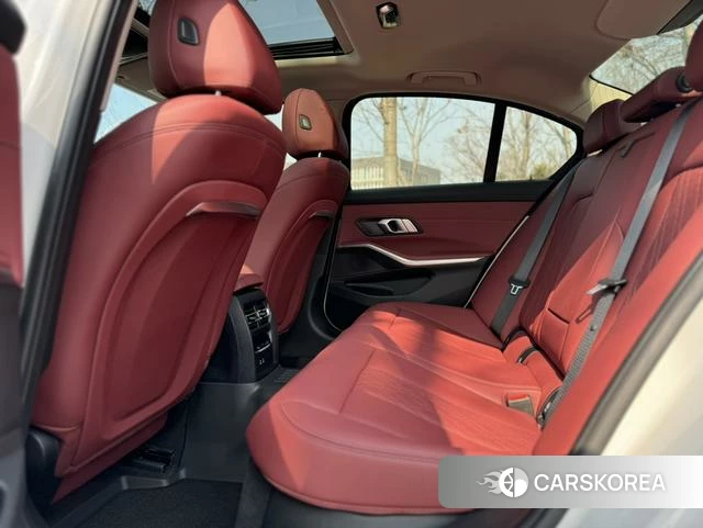 BMW 3 series 2024 Белый из Китая, фото 2