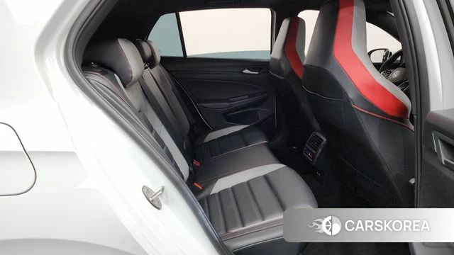 Volkswagen Golf 8th Generation 2024 Белый из Кореи, фото 2