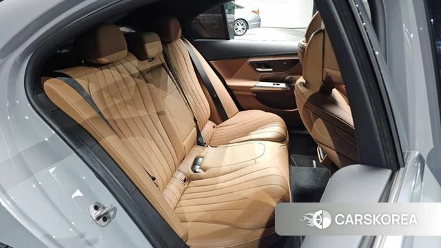 Mercedes-Benz E-Class W214 2024 Серебристо-серый из Кореи, фото 2