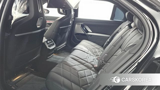 BMW 7 Series (G70) 2025 Черный из Кореи, фото 2