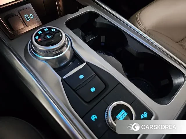 Ford Explorer 6th Generation 2023 Белый из Кореи, фото 2