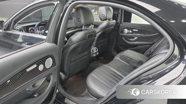 Mercedes-Benz E-Class W213 2020 Черный из Кореи, фото 2