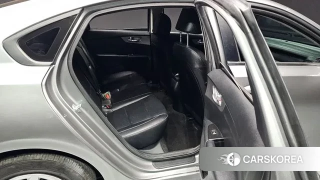 Kia The New K3 2nd generation 2022 Серебристо-серый из Кореи, фото 2