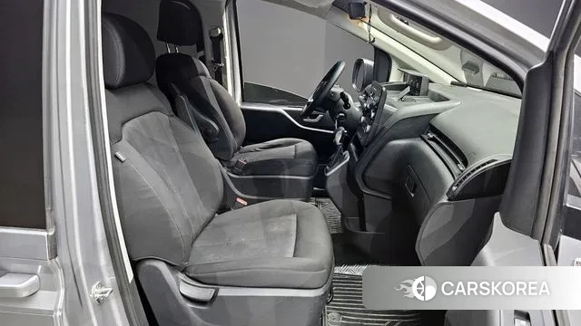 Hyundai Staria 2021 Серебряный из Кореи, фото 2