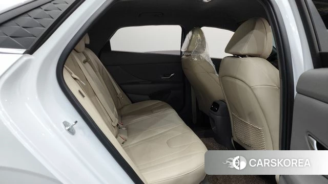 Hyundai The New Avante (CN7) 2024 Белый из Кореи, фото 2