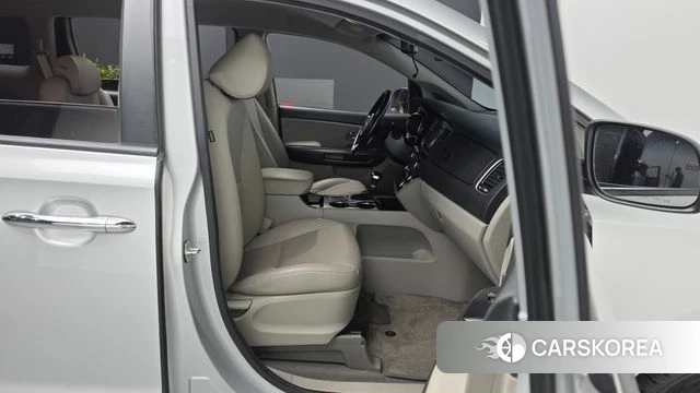 Kia The New Carnival 2018 Серебряный из Кореи, фото 2