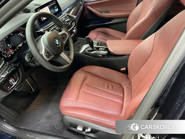 BMW 5 series 2020 Черный из Китая, фото 2