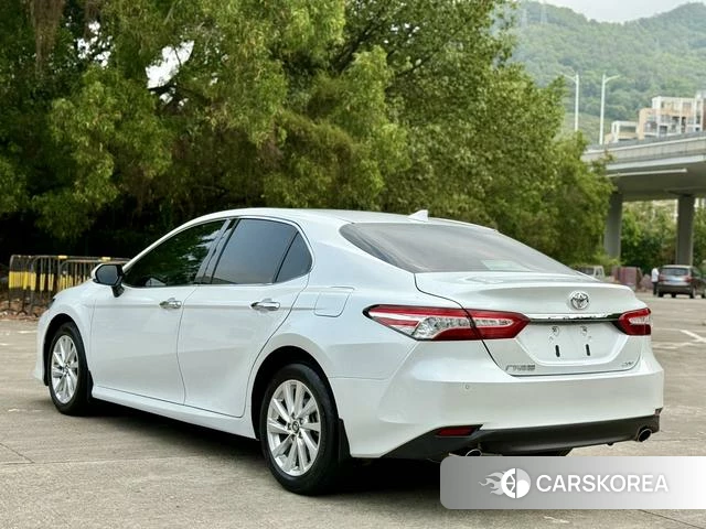 Toyota Camry 2022 Белый из Китая, фото 2