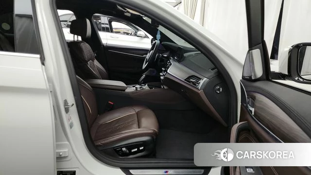 BMW 5 Series (G30) 2019 Белый из Кореи, фото 2