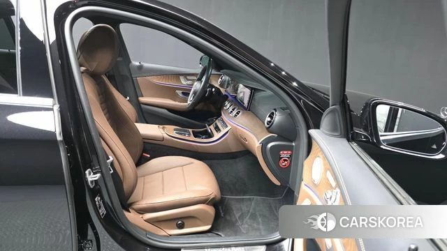 Mercedes-Benz E-Class W213 2021 Черный из Кореи, фото 2