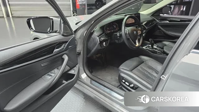 BMW 5 Series (G30) 2020 Серый из Кореи, фото 2