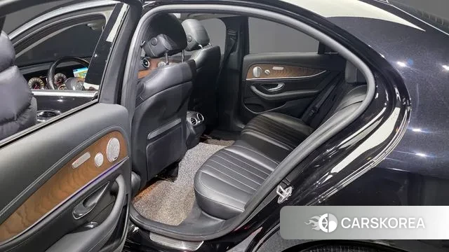 Mercedes-Benz E-Class W213 2018 Черный из Кореи, фото 2