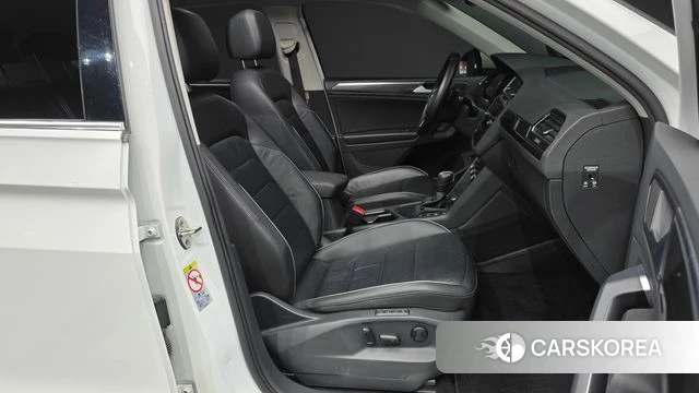 Volkswagen Tiguan second Generation 2020 Белый из Кореи, фото 2