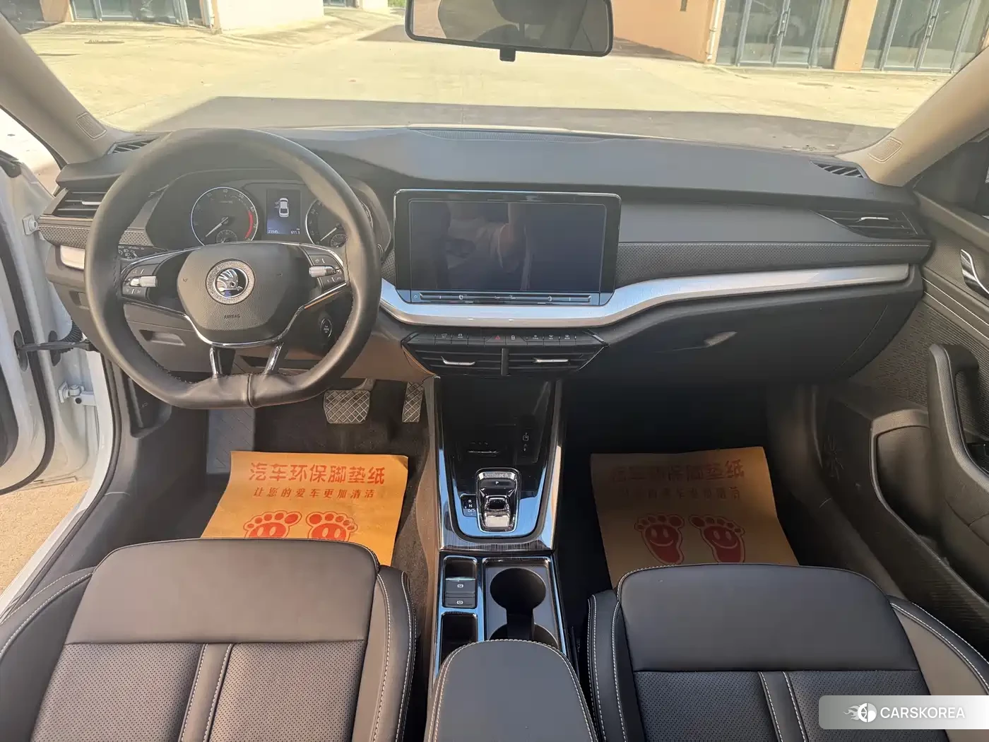 Skoda Octavia 2023 Белый из Китая, фото 2
