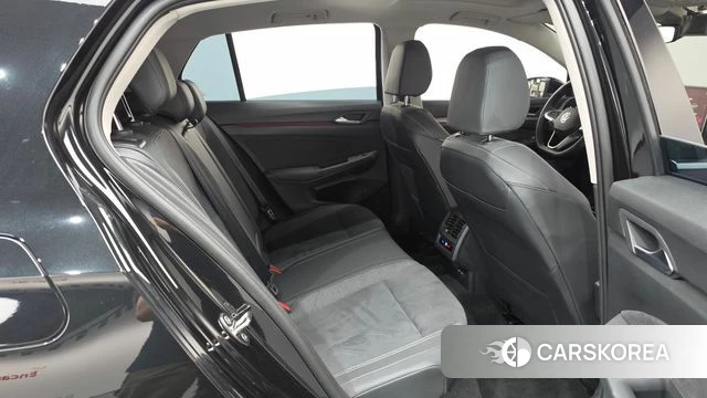 Volkswagen Golf 8th Generation 2025 Черный из Кореи, фото 2