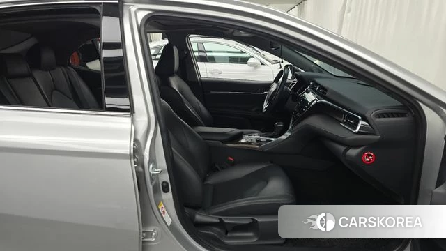 Toyota Camry (XV70) 2018 Серебряный из Кореи, фото 2