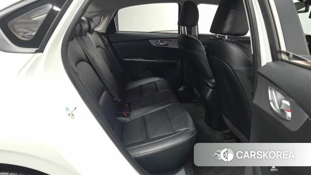 Kia The New K3 2nd generation 2021 Белый из Кореи, фото 2