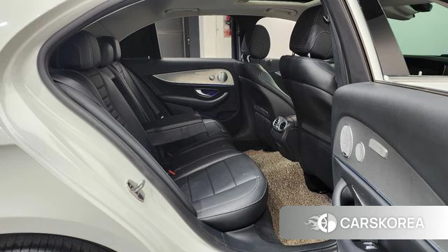 Mercedes-Benz E-Class W213 2018 Белый из Кореи, фото 2