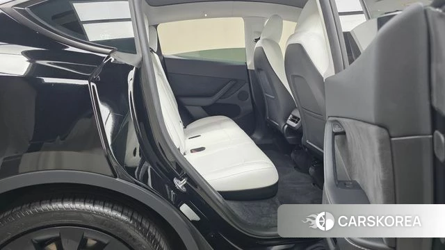 Tesla Model Y 2023 Черный из Кореи, фото 2