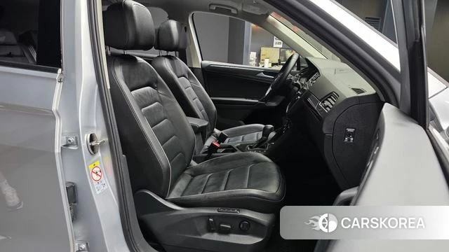 Volkswagen Tiguan second Generation 2018 Серебряный из Кореи, фото 2