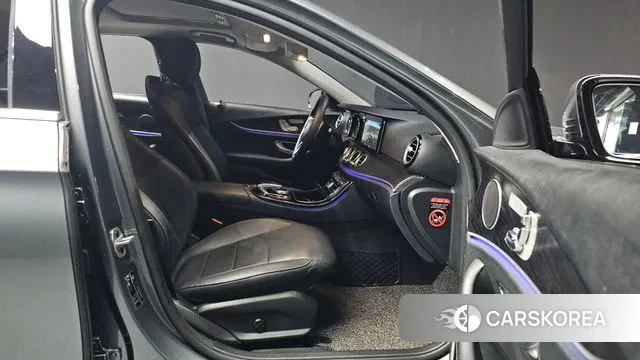 Mercedes-Benz E-Class W213 2018 Серый из Кореи, фото 2