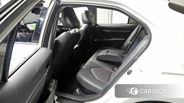 Toyota Camry (XV70) 2021 Белый из Кореи, фото 2