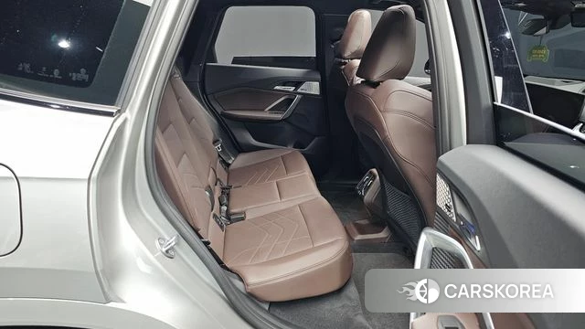 BMW iX1 (U11) 2024 Серебристо-серый из Кореи, фото 2