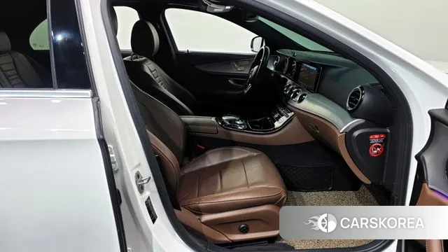 Mercedes-Benz E-Class W213 2018 Белый из Кореи, фото 2