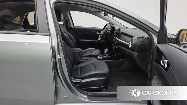 Kia The New K3 2nd generation 2022 Серебристо-серый из Кореи, фото 2